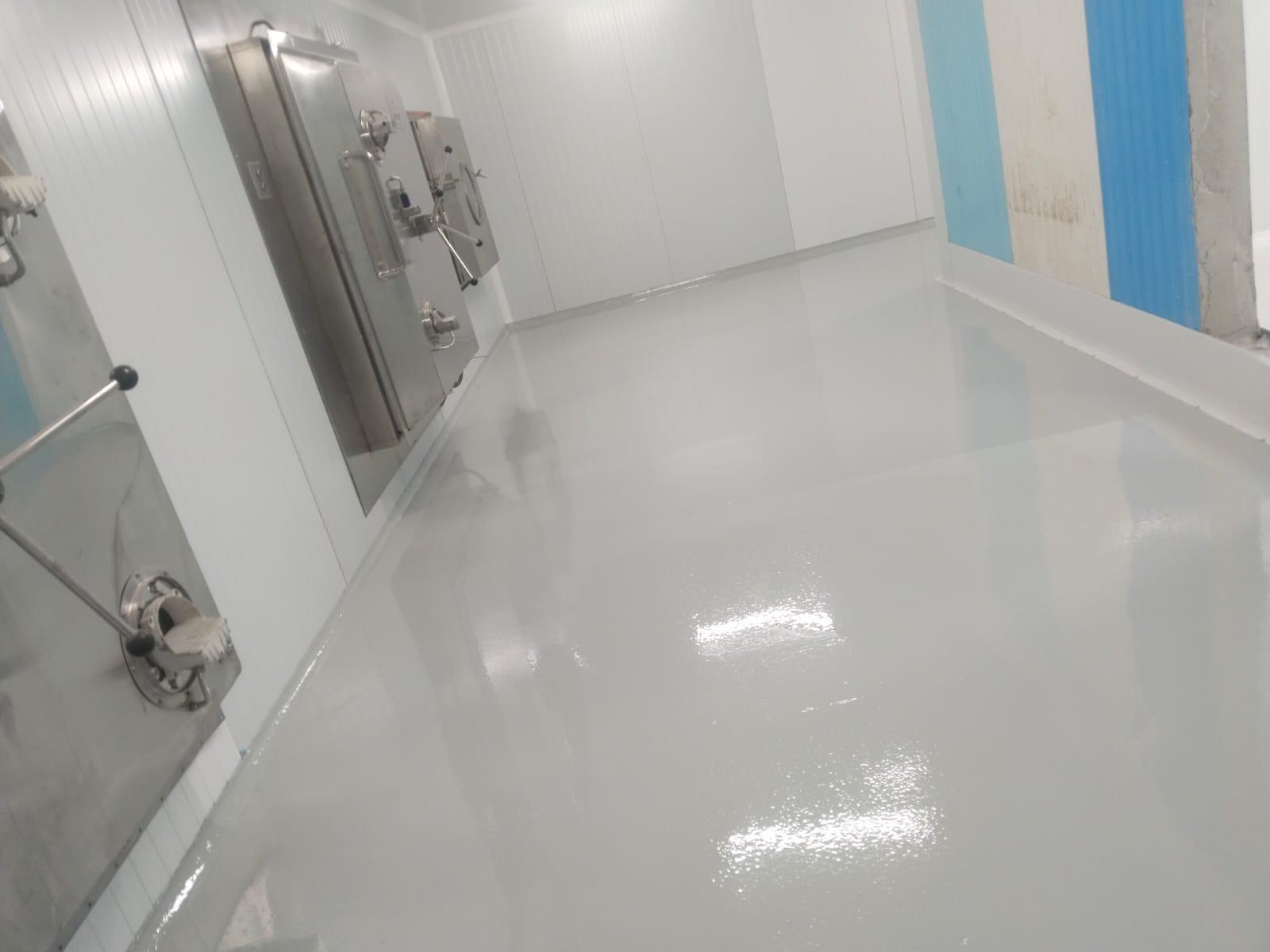 Pavimento continuo con acabado antideslizante