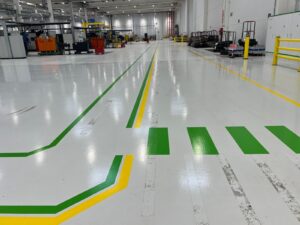 Pavimentos-continuos-resina-epoxi-aplicacion